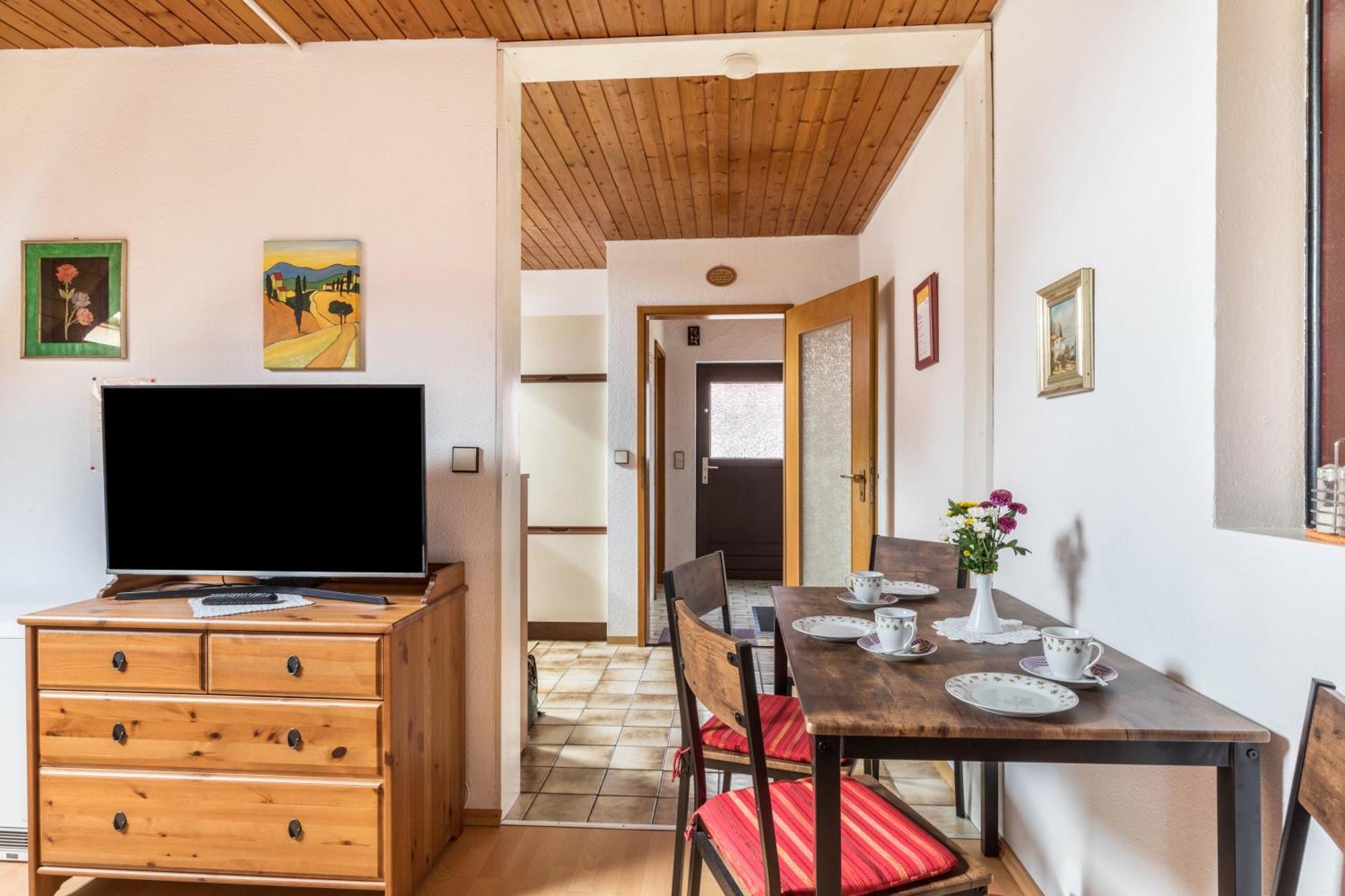 Apartmenthaus Ferienwohnungen Sila Вайнщад Екстериор снимка