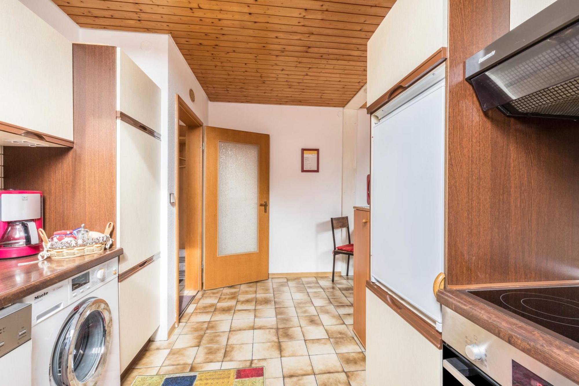 Apartmenthaus Ferienwohnungen Sila Вайнщад Екстериор снимка