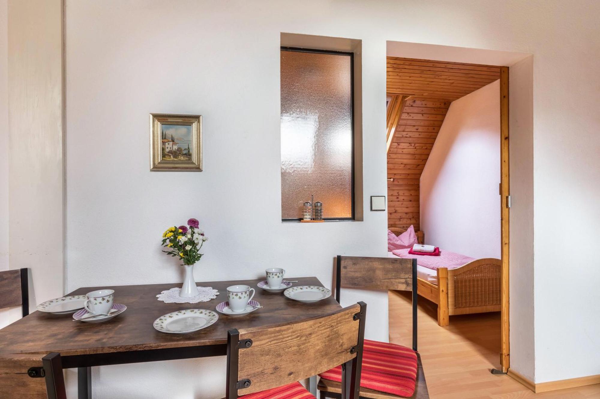 Apartmenthaus Ferienwohnungen Sila Вайнщад Екстериор снимка
