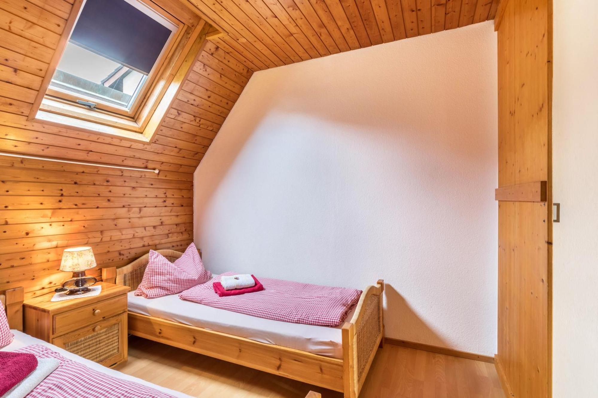 Apartmenthaus Ferienwohnungen Sila Вайнщад Екстериор снимка