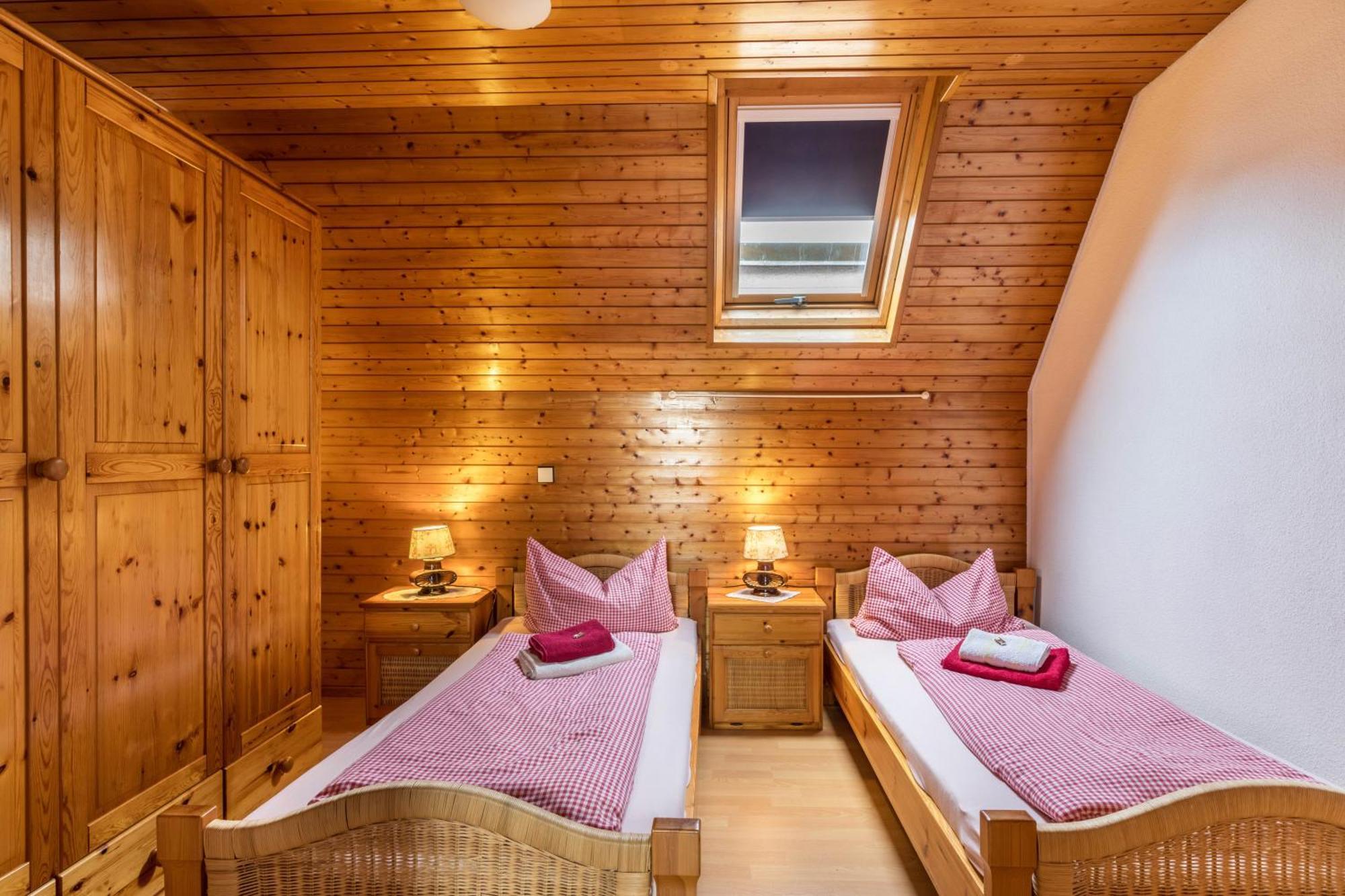Apartmenthaus Ferienwohnungen Sila Вайнщад Екстериор снимка