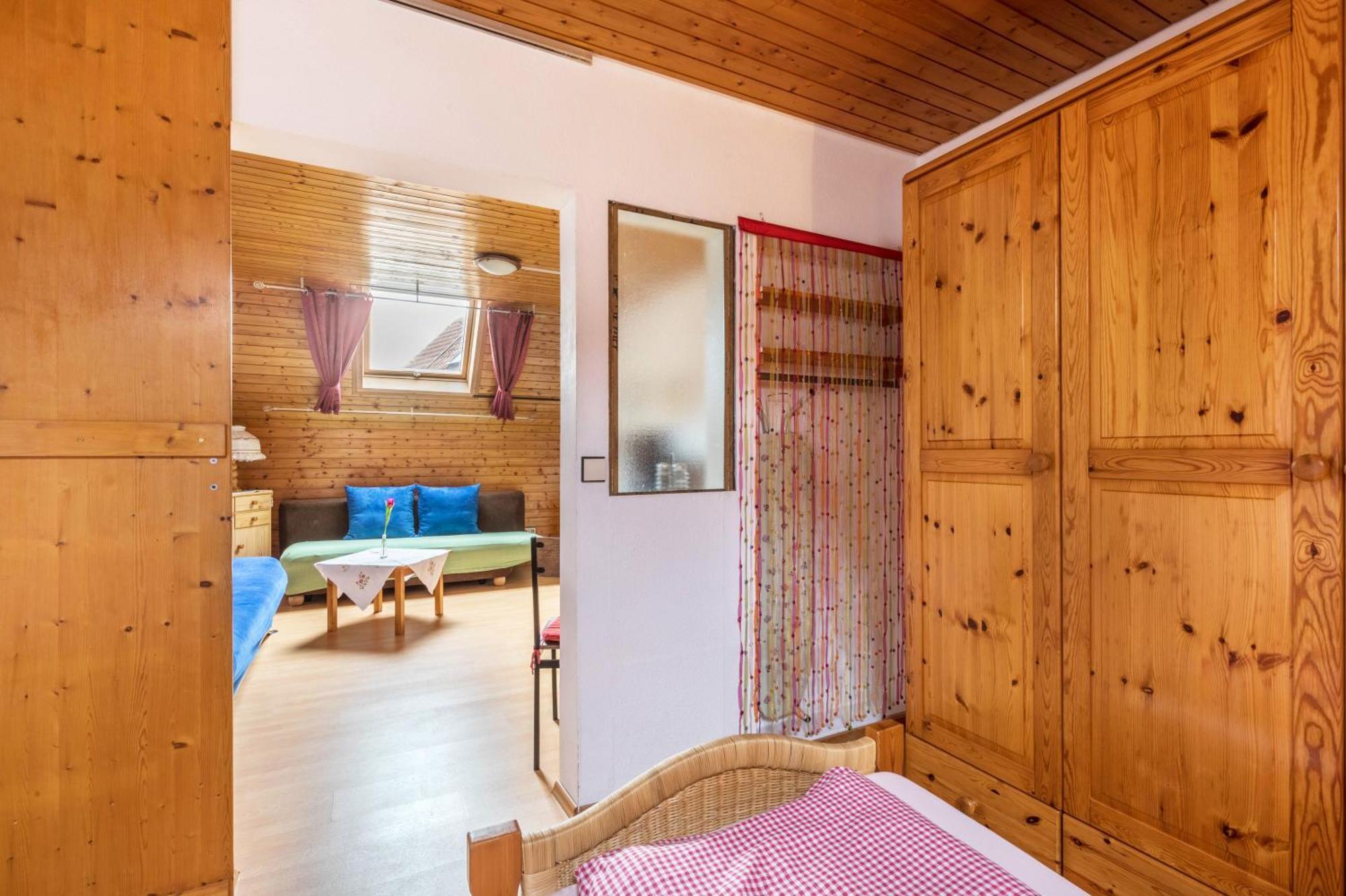 Apartmenthaus Ferienwohnungen Sila Вайнщад Екстериор снимка