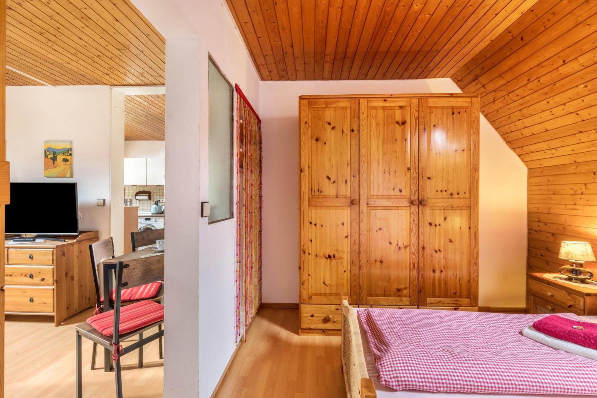 Apartmenthaus Ferienwohnungen Sila Вайнщад Екстериор снимка