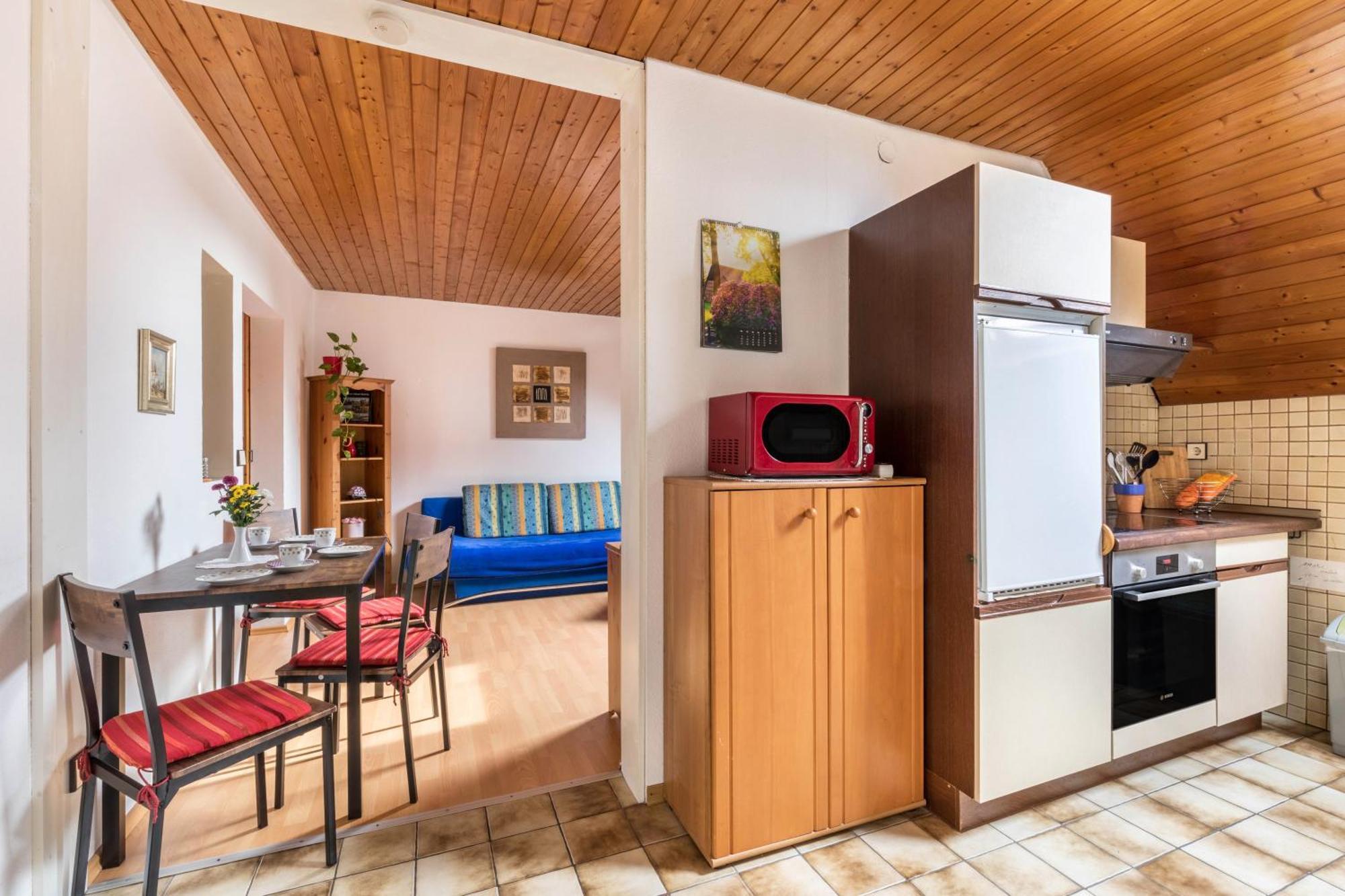 Apartmenthaus Ferienwohnungen Sila Вайнщад Екстериор снимка